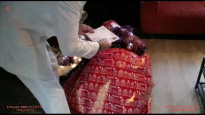 Amayi, ndili ndi mphatso yanga ya Khrisimasi yomwe ndimakhala ndi tsitsi la tsitsi la blonde ndi matako wamkulu wopenga